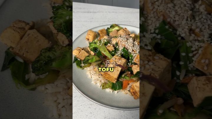 EASY TOFU STIR-FRY (high protein – recipe in comments) #veganfitness #plantbasedeats #wfpb